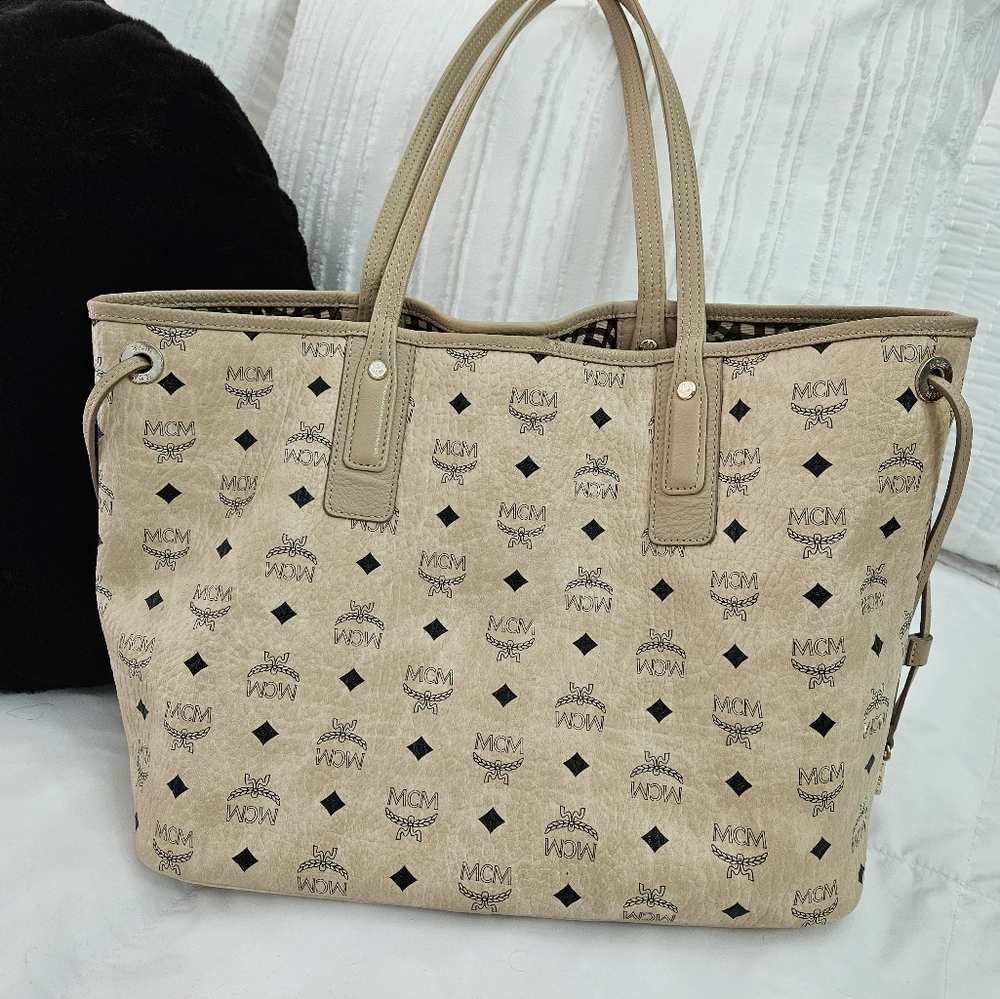 MCM Reversible Liz Shopper - Picture 9 of 11